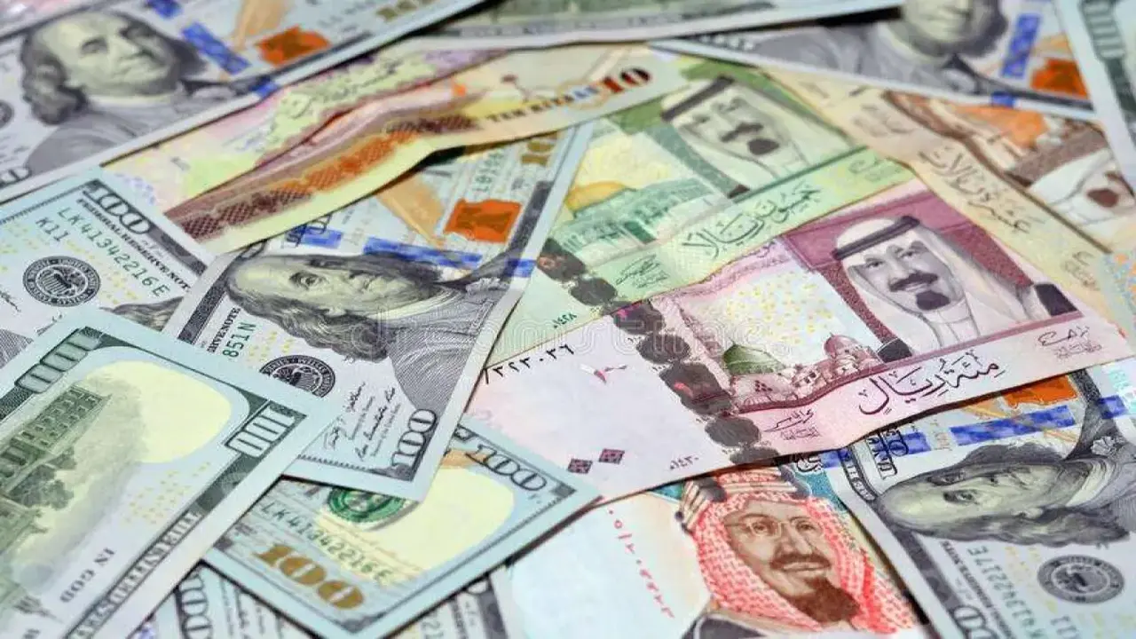 انهيار الريال اليمني في عدن: 300% مقارنة بصنعاء وأسعار جديدة مثيرة للقلق!
